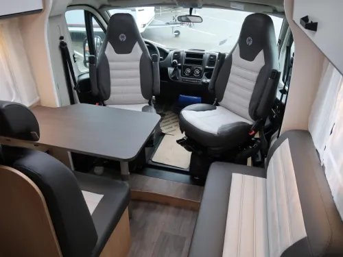 Autocaravana Sunlight V67S Adventure FRIGOR&Iacute;FICO ALTO/ 2X1 CAMA!! foto: 3