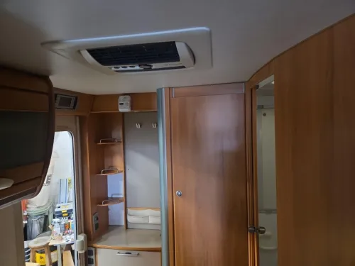 Hymer B klasse 544 Spacious seating area photo: 9