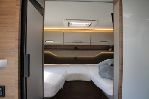 Junger Knaus VanSation 650 Peugeot 2.2 l/ 165 PS mit nur 7.873 km Einzelbetten (45 Foto: 42