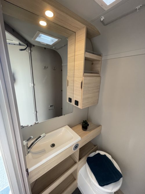 Weinsberg CaraCito TRANSVERSE BED+TRAIN SEATING 1st OWNER MOVER  photo: 16