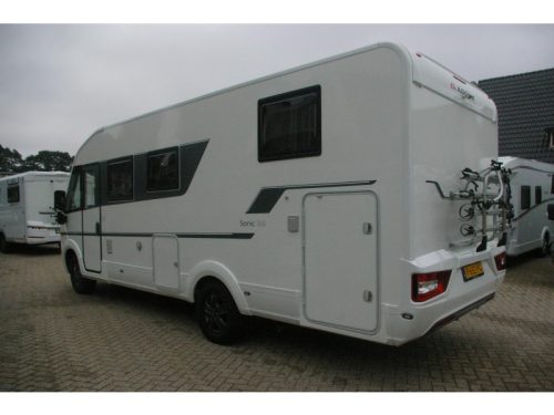 Adria Sonic Axess 700 SC Queensbed, Hubdach, Garage Foto: 3