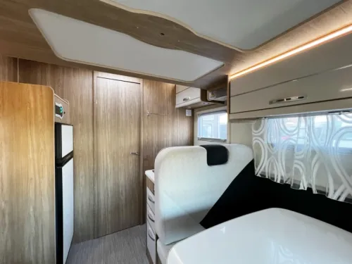 Rimor Seal 69 PLUS Queens bed. 5 seat belts photo: 7
