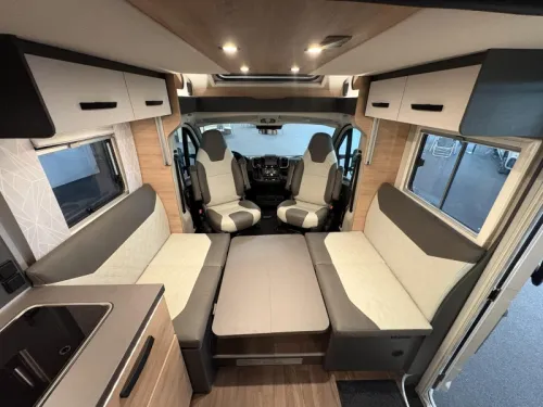 Knaus L!ve Wave 700 DX 180hp automatic /queen bed  photo: 8
