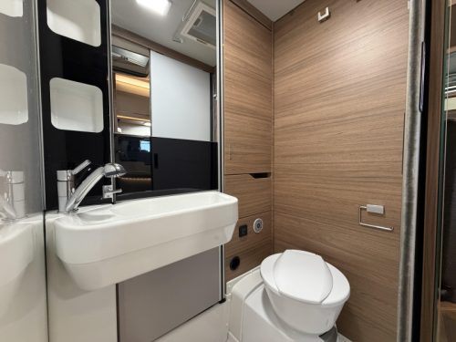 Knaus Vansation 650 MEG single beds  photo: 9
