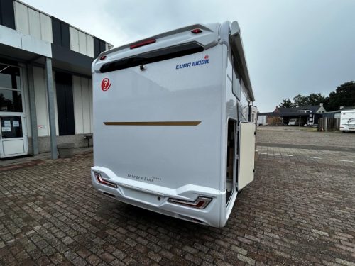 Eura Mobil Integra Line 720 EF Upper cabinets iplv drop-down bed photo: 3