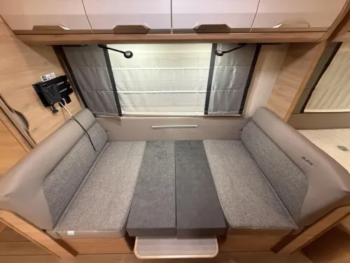 Knaus Sudwind Black Selection 540 FDK Etagenbett / Franz&ouml;sisches Bett Foto: 10