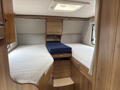 B&uuml;rstner Travel Van T 620 Single beds Air conditioning photo: 24