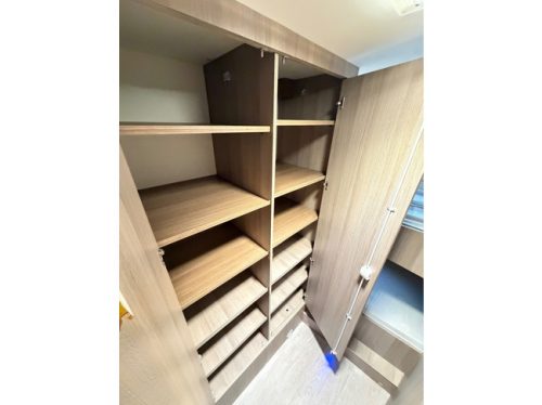 Chausson 616 5 SITZPL&Auml;TZE / STOCKBETT / HUBBETT / FAHRRADTR&Auml;GER / KAMERA / XXL K&Uuml;HLSCHRANK + GEFRIERFACH / TV / SICHERHEITSSCHLOSS / 155PS Foto: 10
