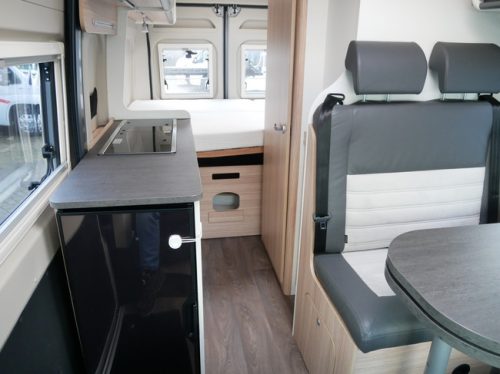 Sunlight Cliff 600 XV, 6 Meter Buscamper, Transverse bed photo: 11