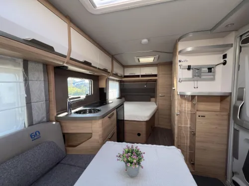 Knaus Sudwind 60 Years 450 FU avanc&eacute; instalaci&oacute;n de audio foto: 2