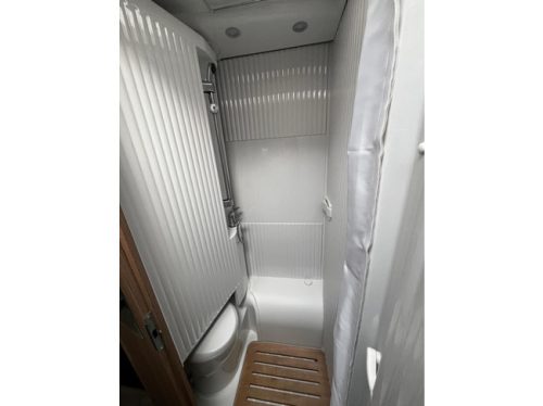 Autocaravana Perfilada Carado T 338 | Control de crucero | Toldo | C&aacute;mara de marcha atr&aacute;s | Ducha | WC | 4 Plazas para dormir | TV con sat&eacute;lite autom&aacute;tico foto: 22