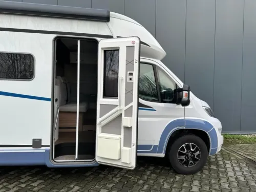 B&uuml;rstner Delfin T 690 G - navi Foto: 18