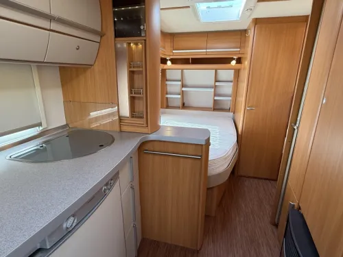 Fendt Saphir 510 TFB French bed dinette toilet photo: 2