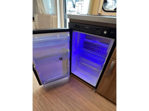 Eriba Nova Light 442 L&auml;ngsbetten, Rangierhilfe, Vorzelt Foto: 10