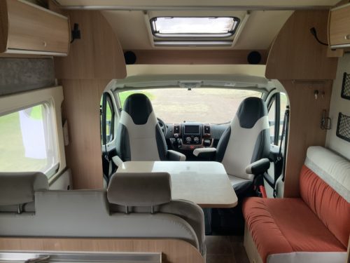 B&uuml;rstner Ixeo IT 700 2.3 MultiJet 130 PK, Queensbed, Zij-bank, Draaistoelen, Bj.2012 &ldquo;Uw Camper-verkoopmakelaar  Camper centrum on the road foto: 24