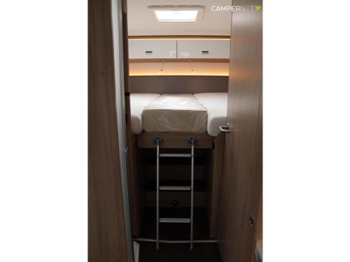 Laika KOSMO 509L 160hp Automatic | Single beds | Separate shower | LPG system | Solar panels | Bearlock | Awning | Roof fan photo: 16