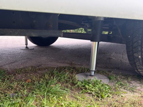Knaus Sky TI 700 MX Queensbett Niveauregulierung Foto: 20