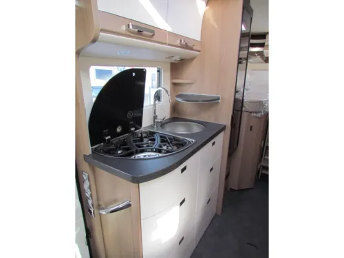 Malibu I 430 LE Single beds/Pop-top roof Automatic photo: 6