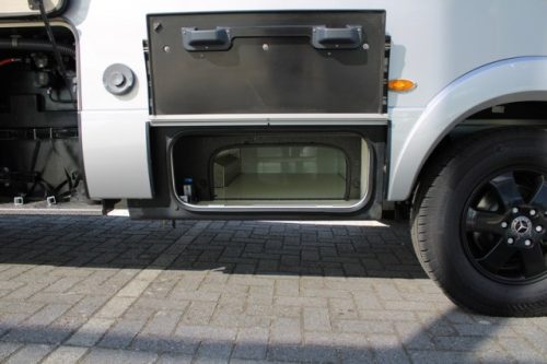 Camping-car Hymer B MC I 680 &eacute;quip&eacute; du puissant Mercedes 9 G Tronic 170 ch AUTOMATIQUE lits jumeaux + lit pavillon (56 photo : 10