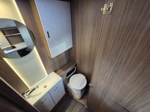 Tabbert Cazadora 420 QD 2.3 Layout with mega kitchen! photo: 16
