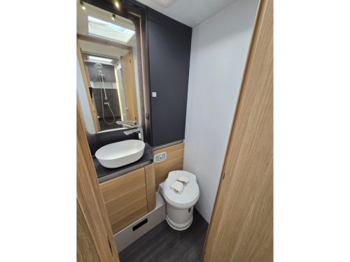 Adria Matrix Plus 670 DL Neuestes Modell 8-Gang-Automatik Foto: 13