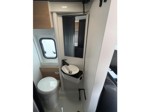 Adria 640 SLB 60 Years 8T-Automaat Enkele Bedden Luifel Luxe Cabine foto: 22