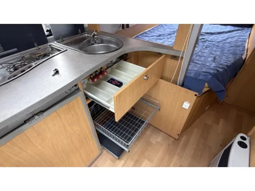 Knaus Sudwind 450 FU French bed dinette toilet photo: 6