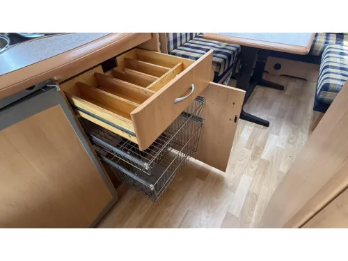 Hobby De luxe Easy 450 UF Querbett Rundsitzgruppe Toilette Foto: 10