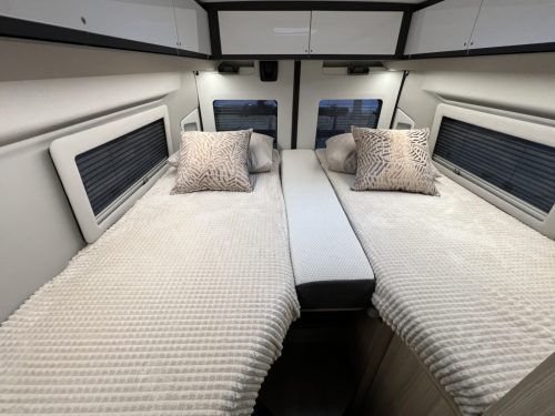 Adria Twin 640 SLB ENKELE BEDDEN 9-TRAPS AUTOMAAT 160PK foto: 2