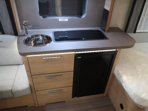 Knaus Sudwind Black Selection 450 FU FRENCH BED / DINETTE photo: 10