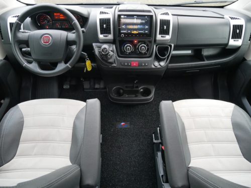 Sunlight Cliff 600 XV, Camper van de 6 metros, Cama transversal foto: 3