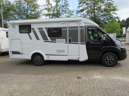 Carado V337 Pro Black Semi-integrated Single Beds  bj2024 photo: 3