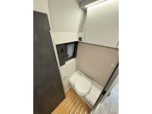 Hymer Grand Canyon S 700 4x4 - Aufstelldach - L&auml;ngsbett Foto: 11