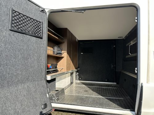 Hymer BML-I 780 OVERHEAD CUPBOARDS INSTEAD OF DROP-DOWN BED!  photo: 6