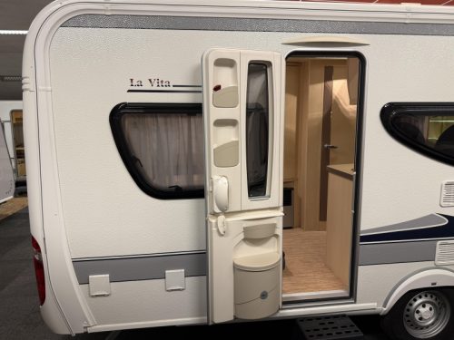 Hobby La Vita Bionda 495 UL 2 BERTHS MOVER AWNING TOP photo: 1