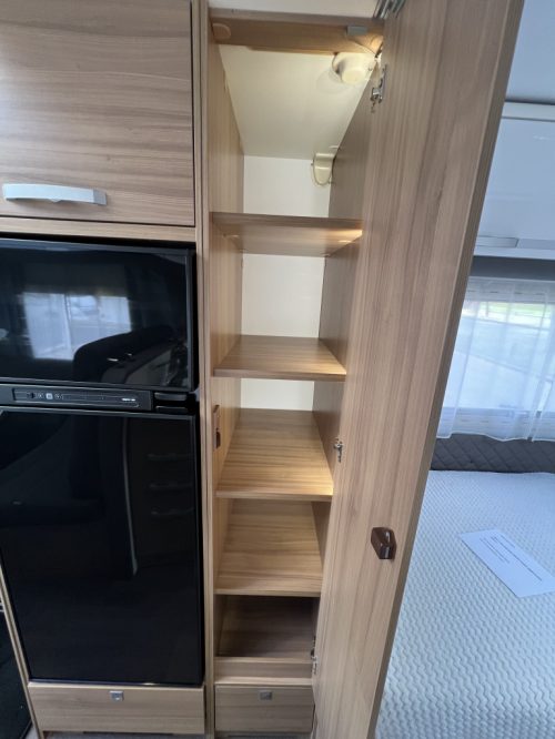 Adria Coral Plus 670 SLT EINZELBETTEN+RUNDSITZGRUPPE OFEN KAMERA Foto: 8