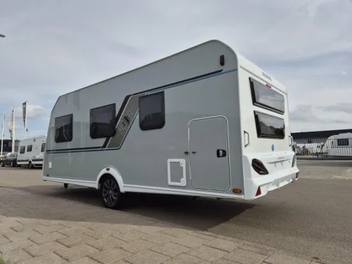 Knaus Sport Platinum 500 QDK Bunk bed and garage door photo: 2