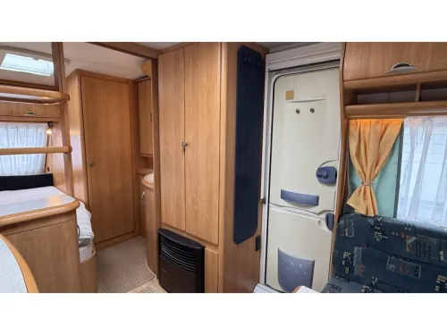 Hobby Excellent Easy 460 UFE French bed dinette toilet photo: 7
