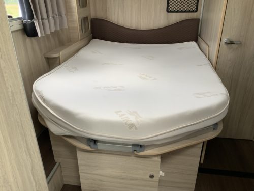 Laika Exclusieve Ecovip AUTOMATIC, 2.3 Multijet 150 HP, Semi-integrated, Queen bed, Half-dinette, Swivel seats Motorhome centre on the road photo: 22