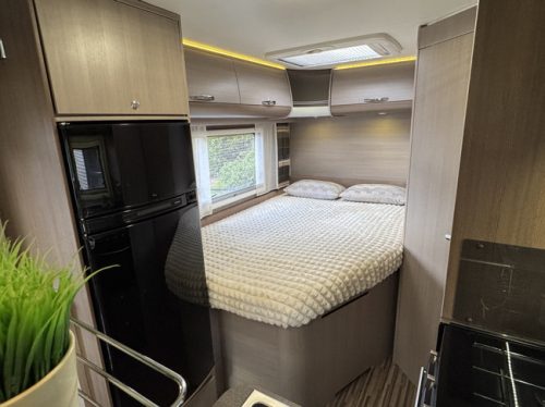 Adria Matrix Supreme M 657SF 150 hp Euro5 Renault Master **Excellent condition/4 seats/6 berths/Spacious round seating/Alde/Solar panel photo: 17