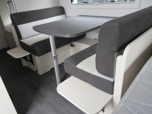 Caravelair Artica 496 MOVER AIRCO AWNING photo: 2