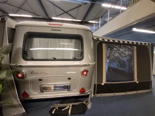 Eriba Touring Silver Edition 542 sch&ouml;n komplett Foto: 3