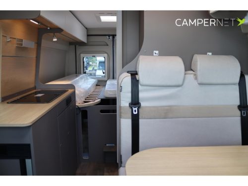 LMC Innovan 640 140hp Automatic | Single beds | Awning | Panoramic roof | Integrated windows | Cruise Control | Available from stock | photo: 8