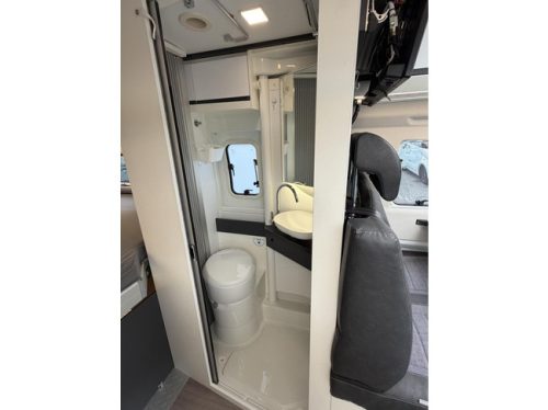 Adria Twin Supreme 640 SGX Solarpanel Skyroof Markise LED TV Foto: 21