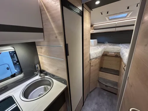 Dethleffs Globebus I 6 Compact Integrated Motorhome photo: 13