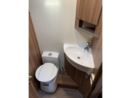 Weinsberg CaraSuite 700 ME - 5 Personen .- Automatik Foto: 17