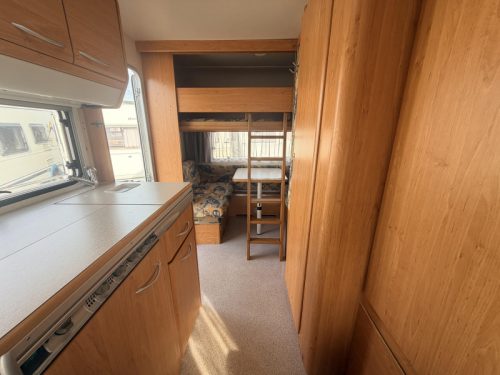 Knaus Blue Line 400 TK Bunk bed, 2x Seating & Awning photo: 7