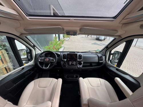 Laika Ecovip 645 unique van conversion packed with options photo: 16
