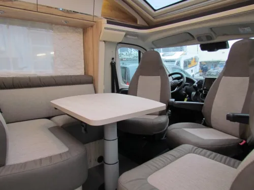 Eura Mobil Profila RS 695 EB Mondial, Single beds and Pop-top roof  photo: 1