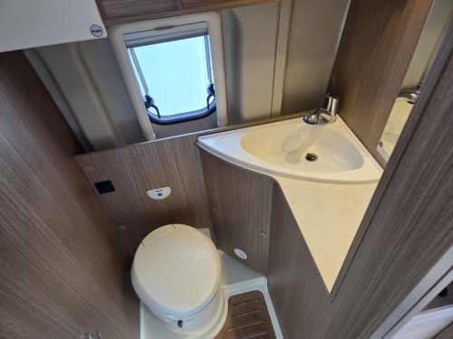 Carado V640 160hp 2019 single beds photo: 12